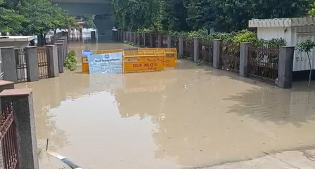 दिल्ली-नोएडा में बाढ़ का कहर यमुना का जलस्तर खतरे के निशान के पार, कई इलाकों में भरा पानी दिल्ली-नोएडा में बाढ़ का कहर यमुना का जलस्तर खतरे के निशान के पार, कई इलाकों में भरा पानी
