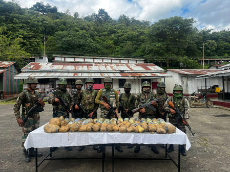 मणिपुरः हथियार-गोला बारूद के बाद करोड़ों रुपए की ड्रग्स बरामद, सीमापार से हो रहा है ऑपरेट मणिपुरः हथियार-गोला बारूद के बाद करोड़ों रुपए की ड्रग्स बरामद, सीमापार से हो रहा है ऑपरेट