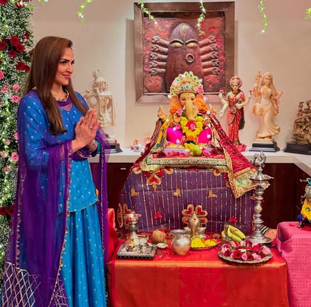 Cousins Esha Deol and Madhoo reunite at Lalbaugh Cha Raja