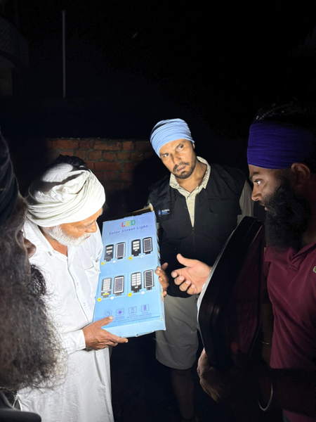 Randeep Hooda flies to Punjab to support flood-hit families Randeep Hooda flies to Punjab to support flood-hit families