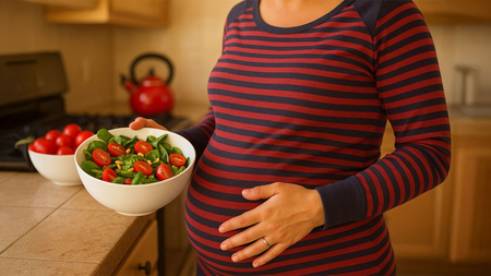 National Nutrition Week 2025: डॉक्टर ने बताया गर्भावस्था में कैसी रखनी चाहिए डाइट और किन चीजों को खाने से बचें