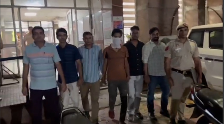 दिल्ली नंद नगरी थाना पुलिस ने शातिर ऑटो लिफ्टर को पकड़ा, दो बाइक और चाकू बरामद दिल्ली नंद नगरी थाना पुलिस ने शातिर ऑटो लिफ्टर को पकड़ा, दो बाइक और चाकू बरामद