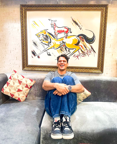 ‘Art Connoisseur’ Vijay Varma gets iconic Bollywood painting in his living room