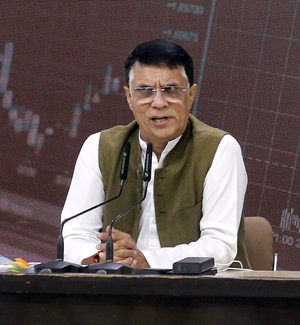 ‘Petrol Chori benefitting Nitin Gadkari’s sons’: Pawan Khera