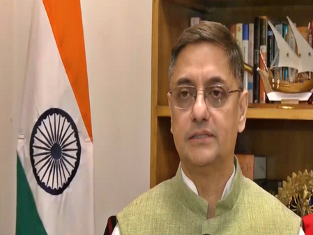 जीएसटी में बदलाव से प्रक्रियाएं होंगी सरल, मध्यम वर्ग और गरीबों का बोझ होगा कम : संजीव सान्याल जीएसटी में बदलाव से प्रक्रियाएं होंगी सरल, मध्यम वर्ग और गरीबों का बोझ होगा कम : संजीव सान्याल