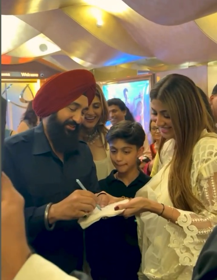 Shilpa Shetty gets her ‘first autograph’ from her ‘forever hero’ Raj Kundra Shilpa Shetty gets her ‘first autograph’ from her ‘forever hero’ Raj Kundra