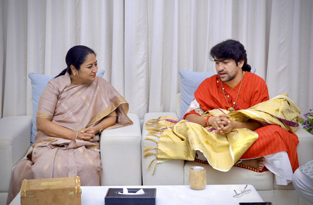 समाज को सेवा, श्रद्धा और सनातन से जोड़ते हैं पंडित धीरेंद्र कृष्ण शास्त्री सीएम रेखा गुप्ता समाज को सेवा, श्रद्धा और सनातन से जोड़ते हैं पंडित धीरेंद्र कृष्ण शास्त्री सीएम रेखा गुप्ता