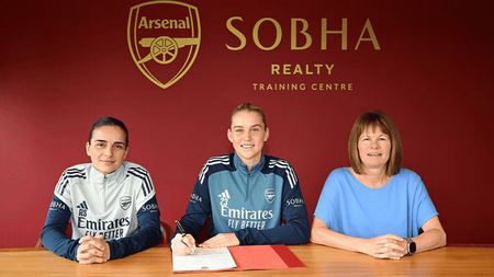 Alessia Russo pens long term deal with Arsenal Alessia Russo pens long term deal with Arsenal