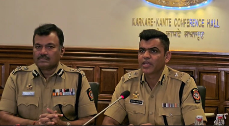 गणेशोत्सव को लेकर मुंबई पुलिस का खास प्लान, 21 हजार से ज्यादा जवान तैनात, ड्रोन और एआई से निगरानी गणेशोत्सव को लेकर मुंबई पुलिस का खास प्लान, 21 हजार से ज्यादा जवान तैनात, ड्रोन और एआई से निगरानी