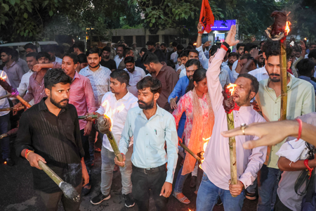 बाराबंकी में लाठीचार्ज के विरोध में एबीवीपी का प्रदर्शन, उचित कार्रवाई की मांग