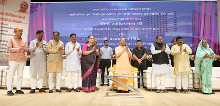 यूपी : सीएम योगी ने 400 बसों को दिखाई हरी झंडी, परिवहन विभाग के कई योजनाओं का लोकार्पण और शिलान्यास