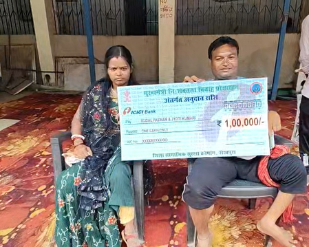 बिहार मुख्यमंत्री निशक्तजन विवाह प्रोत्साहन योजना से लाभार्थी बन रहे आत्मनिर्भर, मिला एक लाख का चेक बिहार मुख्यमंत्री निशक्तजन विवाह प्रोत्साहन योजना से लाभार्थी बन रहे आत्मनिर्भर, मिला एक लाख का चेक