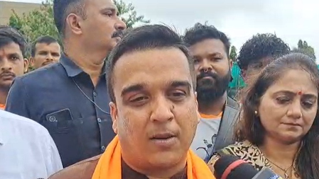 गुजरात हर्ष संघवी ने कृत्रिम घाट पर गणेश प्रतिमा का किया विसर्जन, स्वदेशी अपनाओ पहल पर दिया जोर गुजरात हर्ष संघवी ने कृत्रिम घाट पर गणेश प्रतिमा का किया विसर्जन, स्वदेशी अपनाओ पहल पर दिया जोर