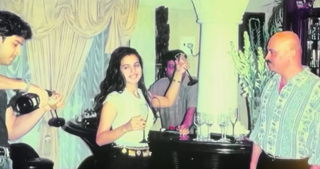 Ameesha Patel celebrated signing 'Kaho Naa… Pyaar Hai' by enjoying champagne with Rakesh Roshan