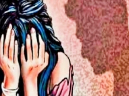 K'taka shocker: Teacher threatens school girl with obscene photo; rapes her