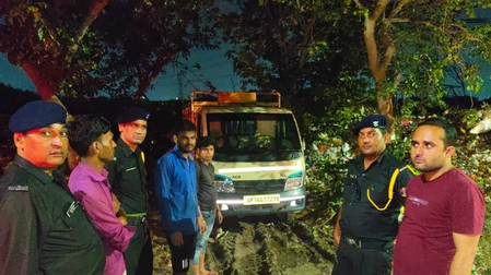 ग्रेटर नोएडा रोड किनारे कूड़ा डालने वालों पर कार्रवाई तेज, दो ट्रैक्टर-ट्रॉली जब्त ग्रेटर नोएडा रोड किनारे कूड़ा डालने वालों पर कार्रवाई तेज, दो ट्रैक्टर-ट्रॉली जब्त