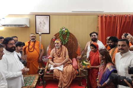 उपमुख्यमंत्री एकनाथ शिंदे ने बोरीवली में स्वामी अविमुक्तेश्वरानंद से की मुलाकात उपमुख्यमंत्री एकनाथ शिंदे ने बोरीवली में स्वामी अविमुक्तेश्वरानंद से की मुलाकात