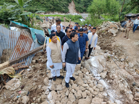 सीएम धामी ने बागेश्वर में आपदा प्रभावितों का जाना हाल, बचाव कार्य के दिए निर्देश सीएम धामी ने बागेश्वर में आपदा प्रभावितों का जाना हाल, बचाव कार्य के दिए निर्देश