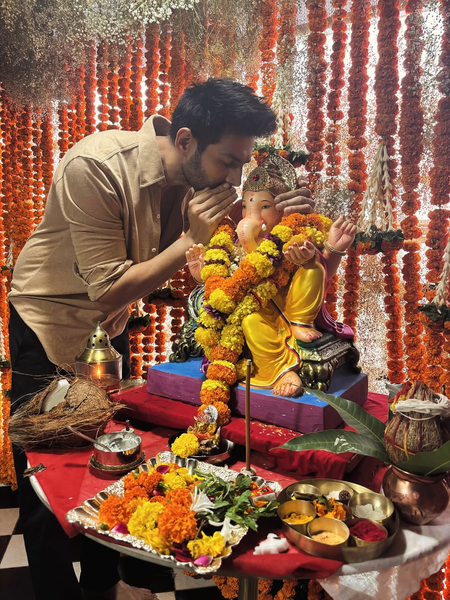 Kartik Aaryan says 'Miss you' as he bids adieu to Bappa post visarjan Kartik Aaryan says 'Miss you' as he bids adieu to Bappa post visarjan