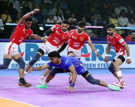 PKL 12: Nitin Panwar powers Gujarat Giants to their first win of the season PKL 12: Nitin Panwar powers Gujarat Giants to their first win of the season