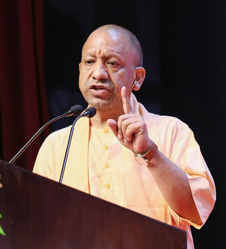 इन्वेस्टमेंट और डिफेंस इंडस्ट्रियल इन्फ्रास्ट्रक्चर बनेंगे यूपी के विकास की रीढ़