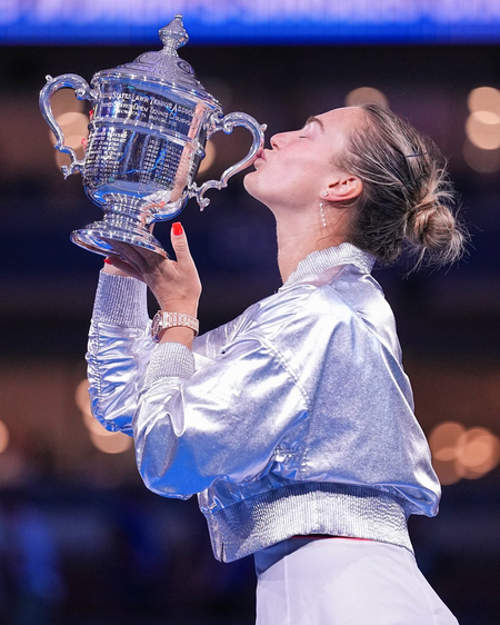 US Open: Sabalenka defends crown with win over Anisimova