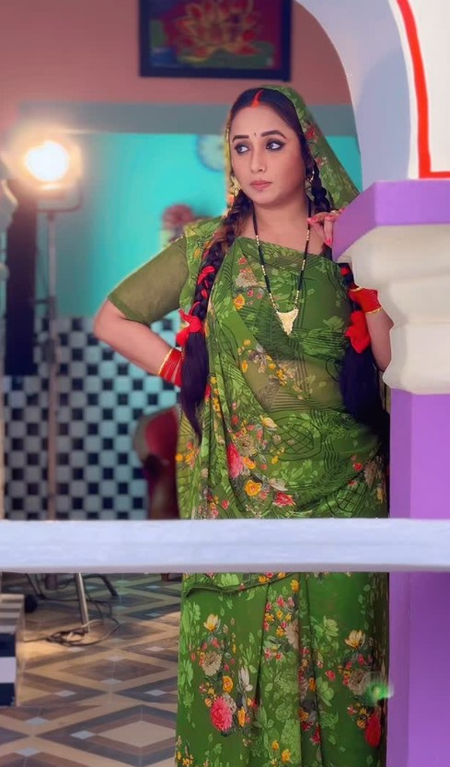 'चुगलखोर बहुरिया' में रानी चटर्जी का नया अवतार, बीटीएस वीडियो में दिखाया चालाक बहू का किरदार
