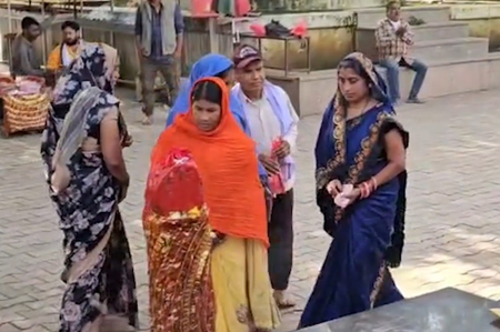 चंद्र ग्रहण से पहले मां महामाया मंदिर में पूजा-पाठ के लिए उमड़े श्रद्धालु, 12 बजे बंद होंगे पट
