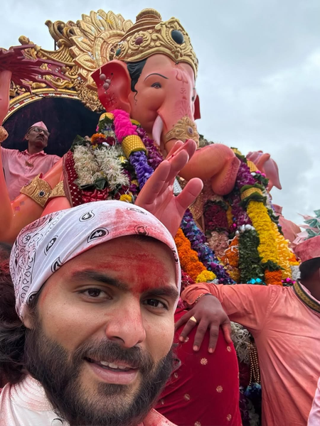शिखर पहाड़िया ने 'लालबागचा राजा' को दी विदाई, सोशल मीडिया पर शेयर की फोटो