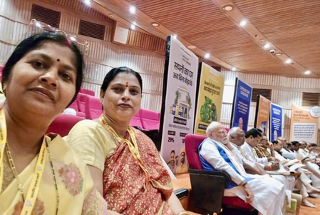 पीएम मोदी की सादगी एनडीए सांसदों की कार्यशाला में आम आदमी की तरह अंतिम पंक्ति में बैठे पीएम मोदी की सादगी एनडीए सांसदों की कार्यशाला में आम आदमी की तरह अंतिम पंक्ति में बैठे