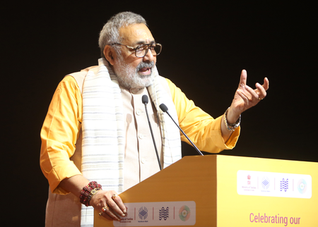 गिरिराज सिंह हिंदुत्व के प्रखर समर्थक और विवादों के केंद्र में भाजपा के दिग्गज नेता गिरिराज सिंह हिंदुत्व के प्रखर समर्थक और विवादों के केंद्र में भाजपा के दिग्गज नेता