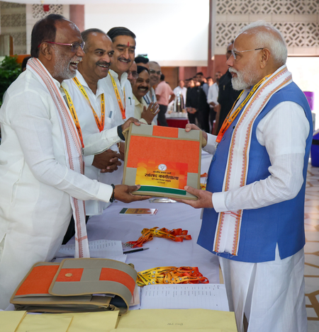 पूरे देश से आए सांसदों ने विविध मुद्दों पर बहुमूल्य विचार रखे पीएम मोदी पूरे देश से आए सांसदों ने विविध मुद्दों पर बहुमूल्य विचार रखे पीएम मोदी