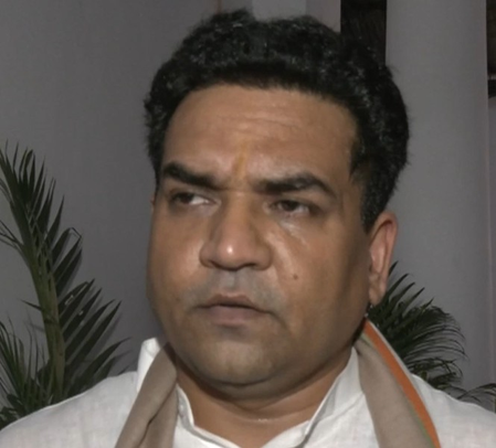दिल्ली की बाढ़ पर जुबानी जंग, कपिल मिश्रा और केजरीवाल आमने-सामने दिल्ली की बाढ़ पर जुबानी जंग, कपिल मिश्रा और केजरीवाल आमने-सामने