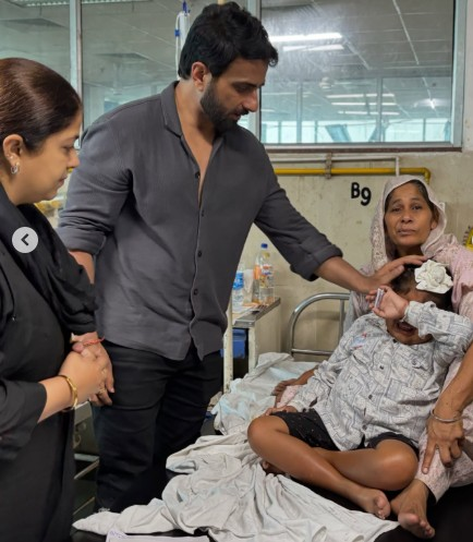 सोनू सूद ने बाढ़ से ग्रस्त इलाकों का दौरा कर जाना पीड़ितों का हाल