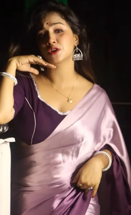 सोशल मीडिया पर एक्सप्रेशन और स्टाइल से त्रिशा कर ने जीता फैंस का दिल, नए लुक से लगाया ग्लैमर का तड़का