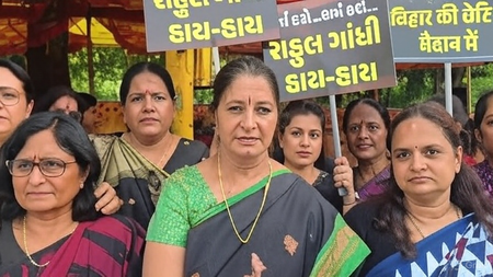 अहमदाबाद भाजपा महिला कार्यकर्ताओं का प्रदर्शन, पीएम मोदी पर अभद्र टिप्पणी के खिलाफ माफी की मांग अहमदाबाद भाजपा महिला कार्यकर्ताओं का प्रदर्शन, पीएम मोदी पर अभद्र टिप्पणी के खिलाफ माफी की मांग