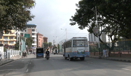 नेपाल : चप्पे-चप्पे पर पुलिस तैनात, हर गतिविधि पर पैनी नजर, दुकानें बंद, सड़कें वीरान