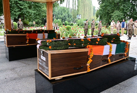 J&K L-G pays tribute to two soldiers killed in Kulgam operation