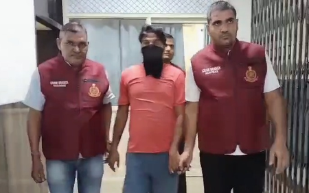 दिल्ली पुलिस ने डेबिट कार्ड स्वैपिंग के फरार अपराधी को दबोचा, 21 मामलों में था शामिल