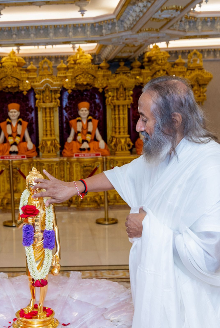 आर्ट ऑफ लिविंग के प्रणेता श्री श्री रविशंकर का मुंबई बीएपीएस स्वामीनारायण मंदिर में दिव्य आगमन आर्ट ऑफ लिविंग के प्रणेता श्री श्री रविशंकर का मुंबई बीएपीएस स्वामीनारायण मंदिर में दिव्य आगमन