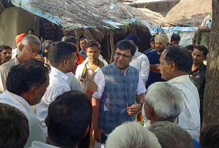 यूपी : नितिन अग्रवाल ने बाढ़ प्रभावित क्षेत्रों का दौरा किया, राहत सामग्री का वितरण