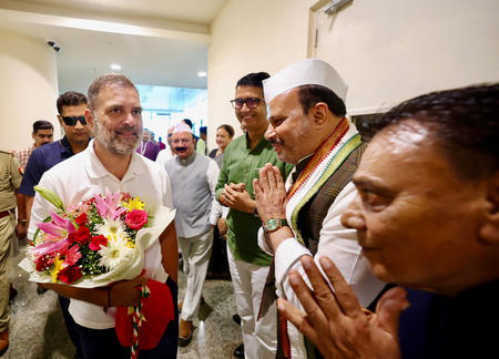 राहुल गांधी अपने संसदीय क्षेत्र रायबरेली पहुंचे, मंत्री दिनेश प्रताप सिंह ने किया विरोध
