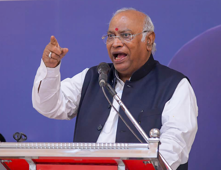 Gujarat: Kharge inaugurates District Congress Committee presidents' training camp