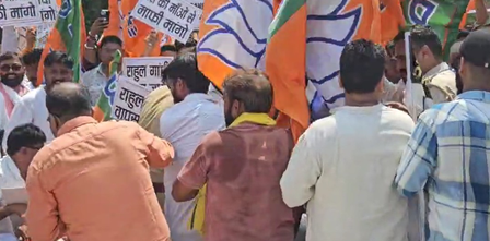 Rahul Gandhi go back: BJP stages sit-in as Congress MP arrives in Rae Bareli Rahul Gandhi go back: BJP stages sit-in as Congress MP arrives in Rae Bareli