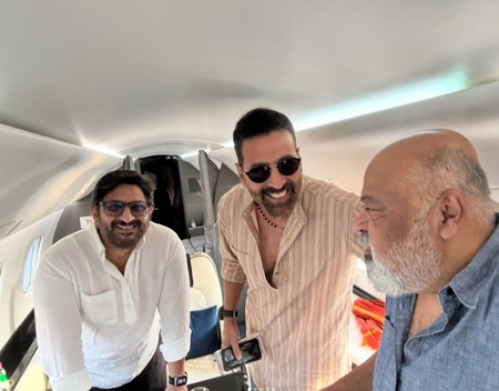 चर्चा में सौरभ शुक्ला का 'जॉली बॉयज' पोस्ट, अक्षय, अरशद और सुभाष कपूर के साथ करते दिखे मस्ती