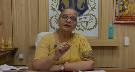 लखनऊ की मेयर का अफसरों पर गुस्सा, मुख्यमंत्री से करेंगी शिकायत