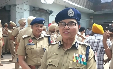 पंजाब पुलिस की बड़ी कार्रवाई, भारी मात्रा में नशीले पदार्थ और कैश बरामद पंजाब पुलिस की बड़ी कार्रवाई, भारी मात्रा में नशीले पदार्थ और कैश बरामद