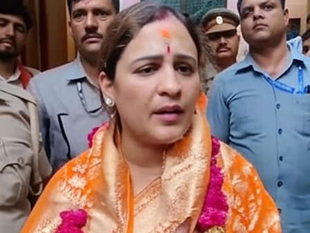 राहुल गांधी तो अपनी ही मां का सम्मान नहीं करते: अपर्णा यादव