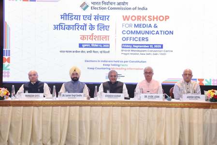 चुनाव आयोग की कार्यशाला में तथ्यों को बताने और भ्रामक सूचनाओं का खंडन करने पर जोर