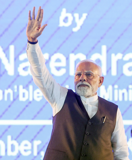 आजाद भारत के 100 वर्ष पूरे होने तक पीएम मोदी को देश की सेवा करनी चाहिए : मुकेश अंबानी
